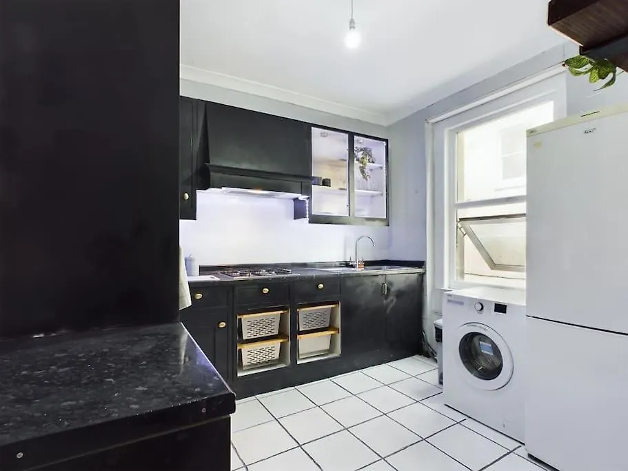 The Games Rooms - Churchill Square Hove Apartment