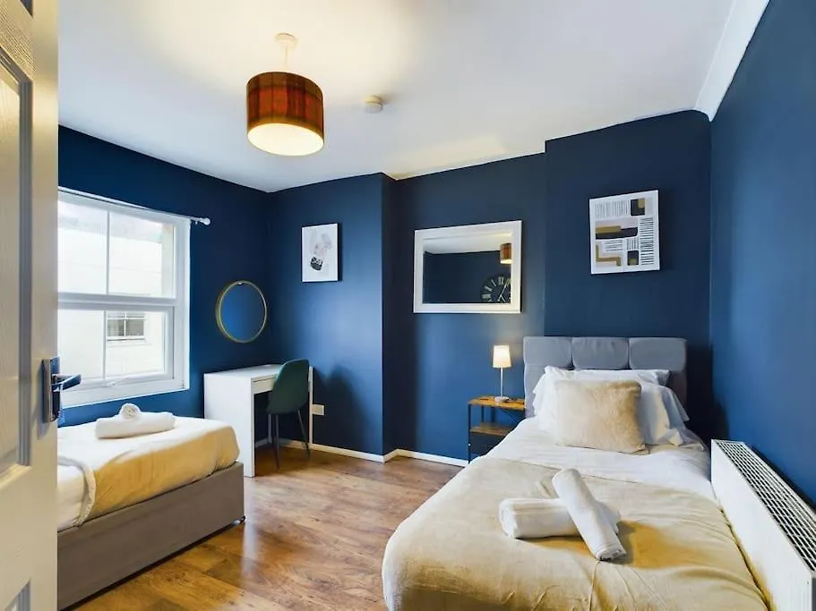 The Games Rooms - Churchill Square Hove Apartment